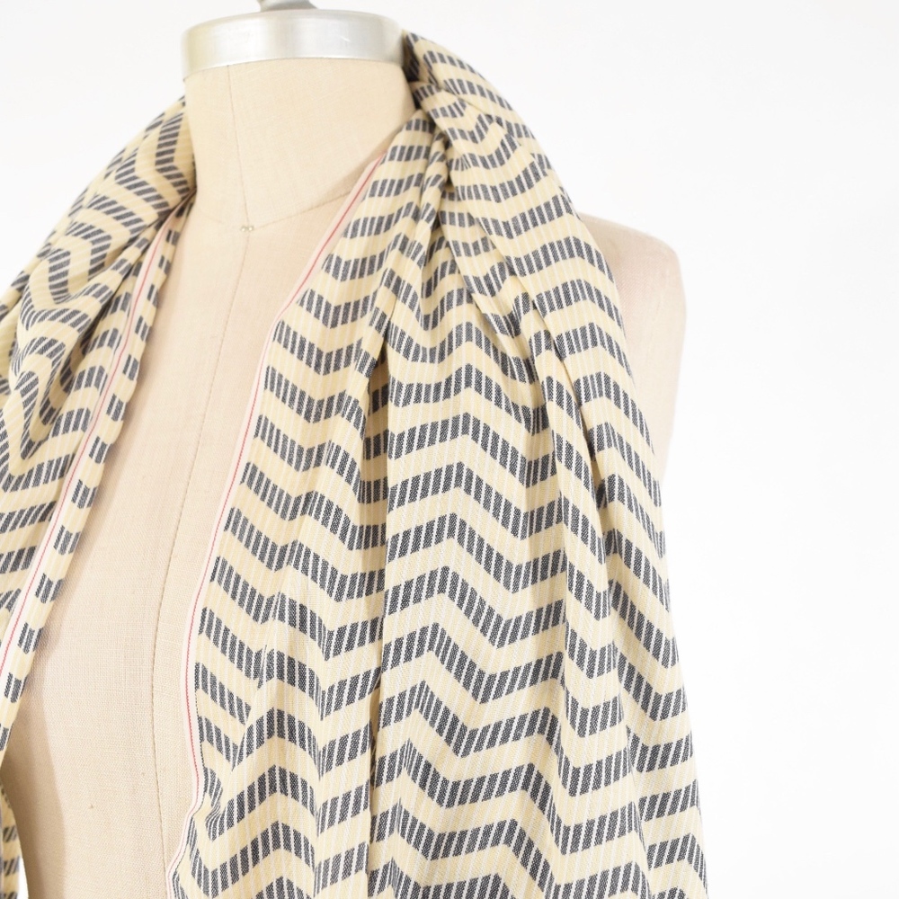 ❌SOLD❌NWT J.Crew Ikat Chevron Blanket Scarf - Picture 2 of 6